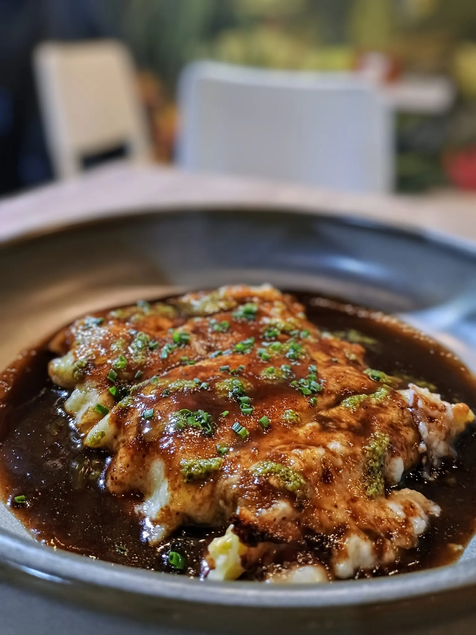 Canelones de rabo de ternera con salsa de curry massaman.