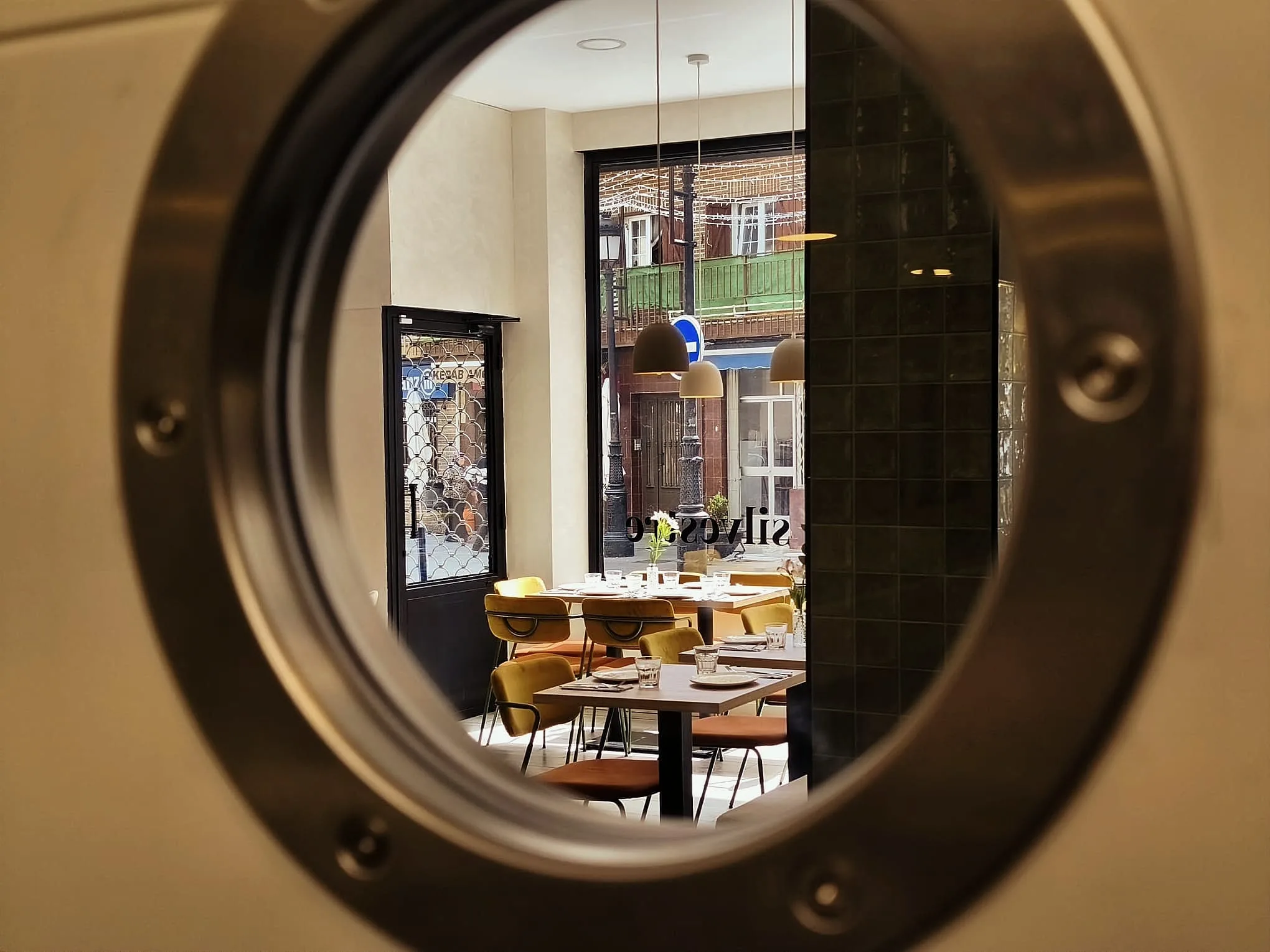 Sala vista desde la cocina, Silvestre Becerril.